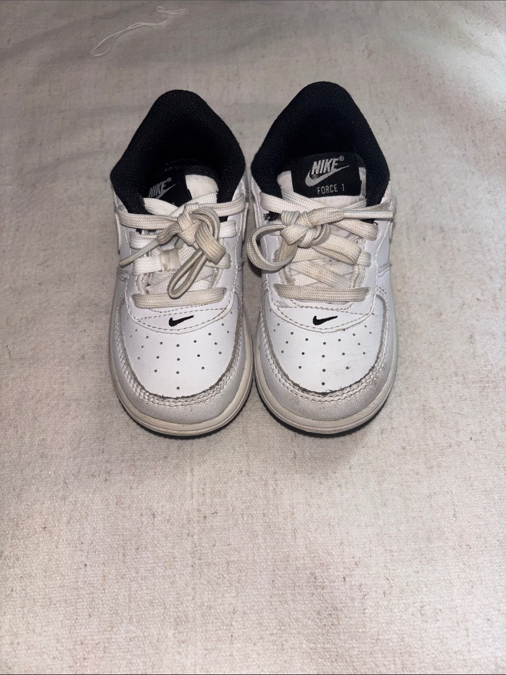 Nike Kids White and Black Low-Top Sneakers